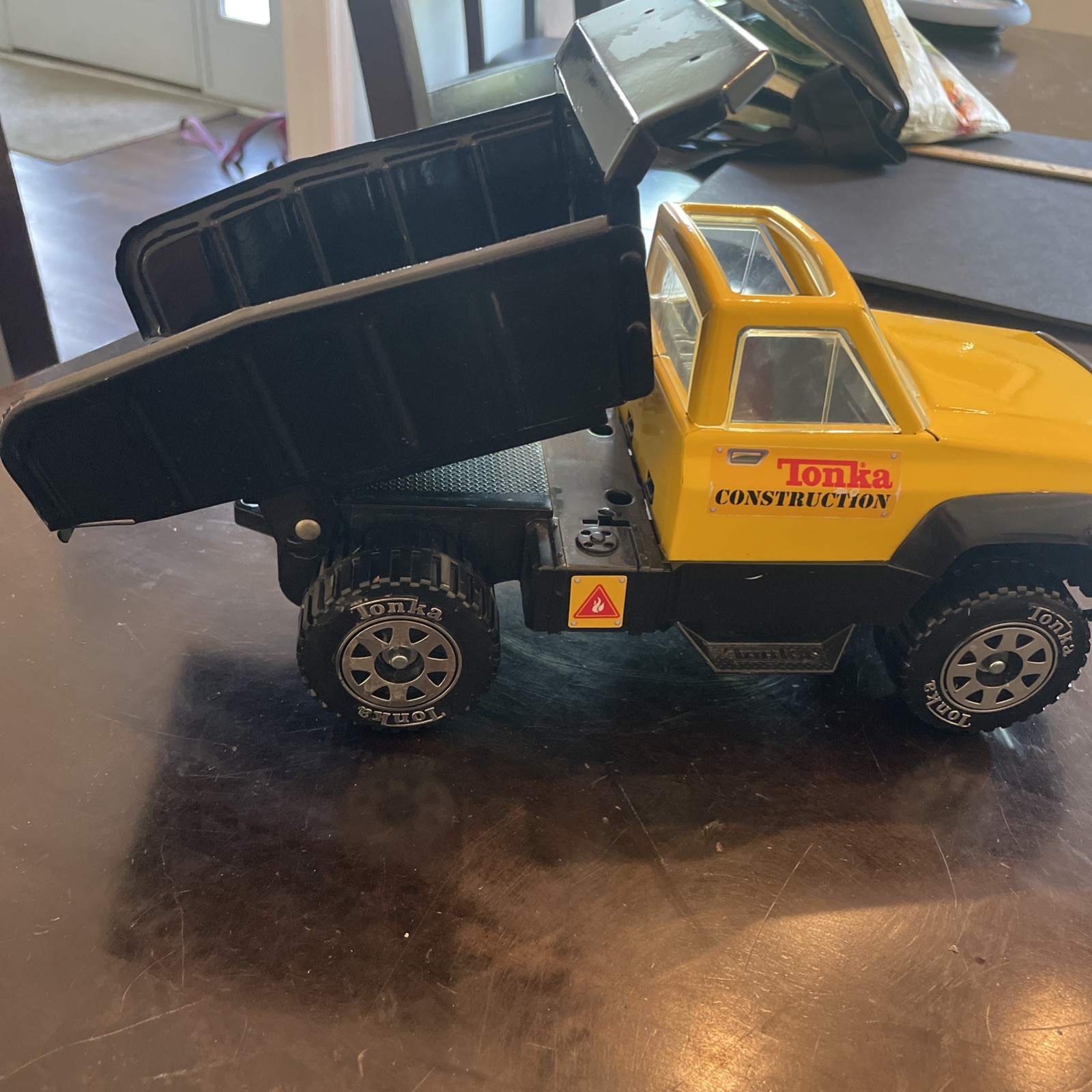 Hasbro 2001 Tonka Pressed Steel Plastic 14&Prime; Construction Dump Truck