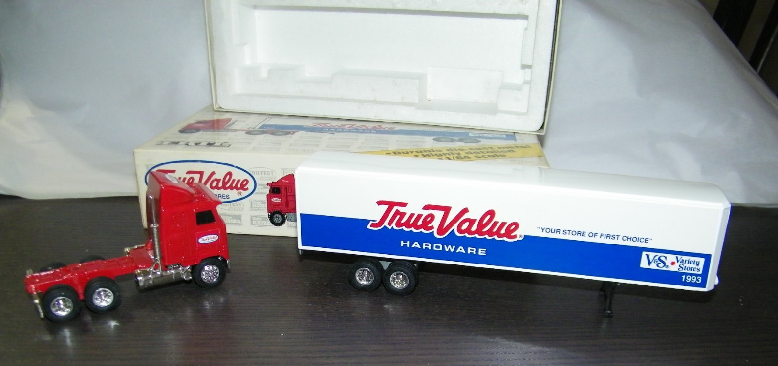 1993 Ertl True Value Hardware Cab Over With Trailer 1/64 New in Box 3855