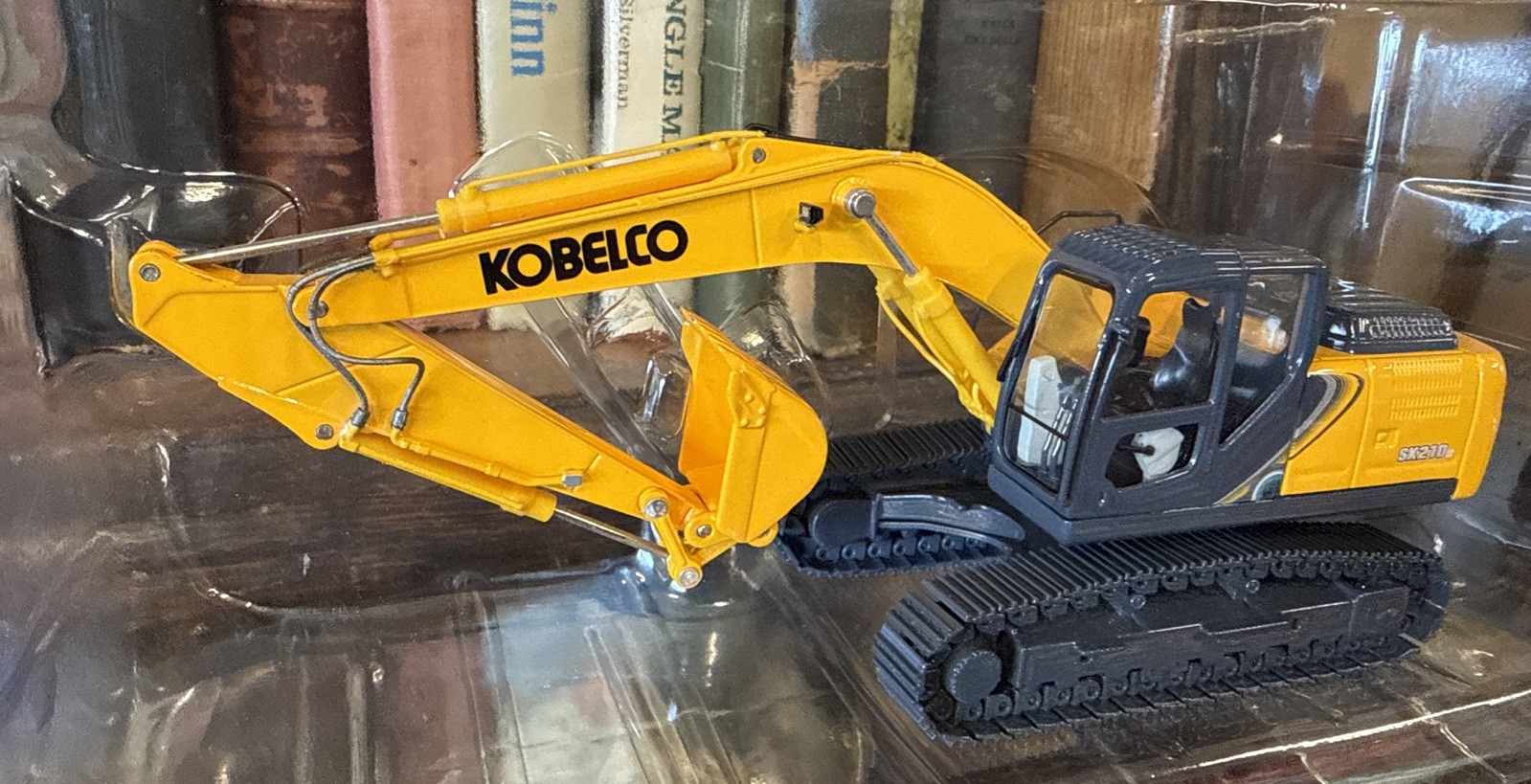 Motorart Kobelco SK210LC Track Excavator Yellow 1/50 Die-cast NEW MIB ( T 11 )