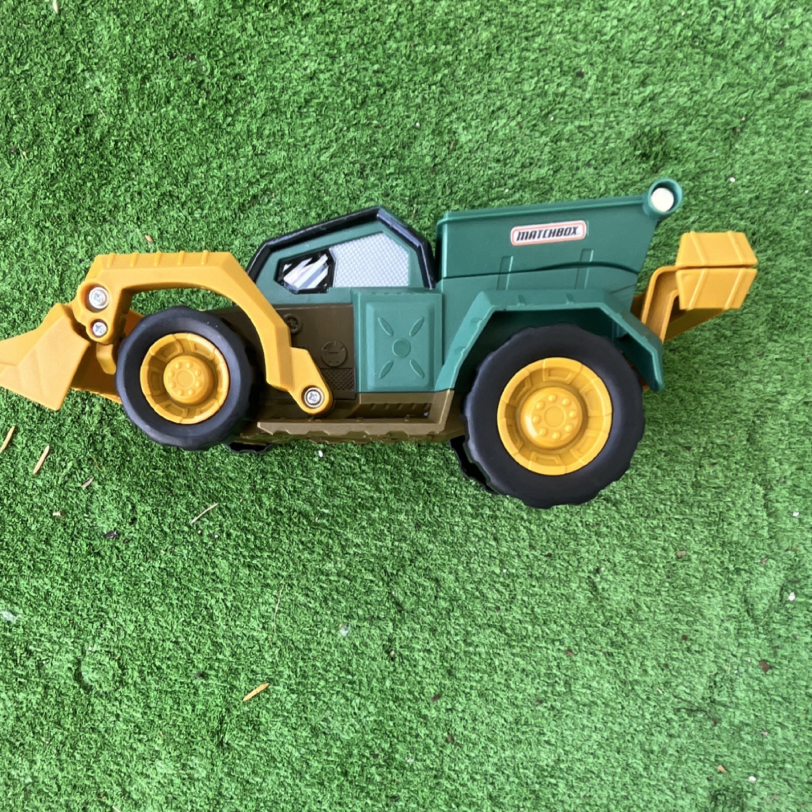 Matchbox DMLS5 Plastic Dump Truck Toy Green Yellow 2015 Construction Vehicle