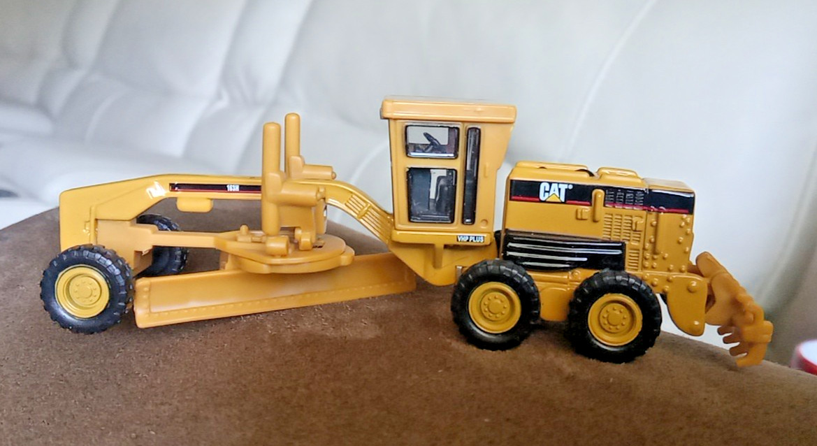 Diecast Masters 84403 Cat 163H Motor Grader 1/87 Scale Model