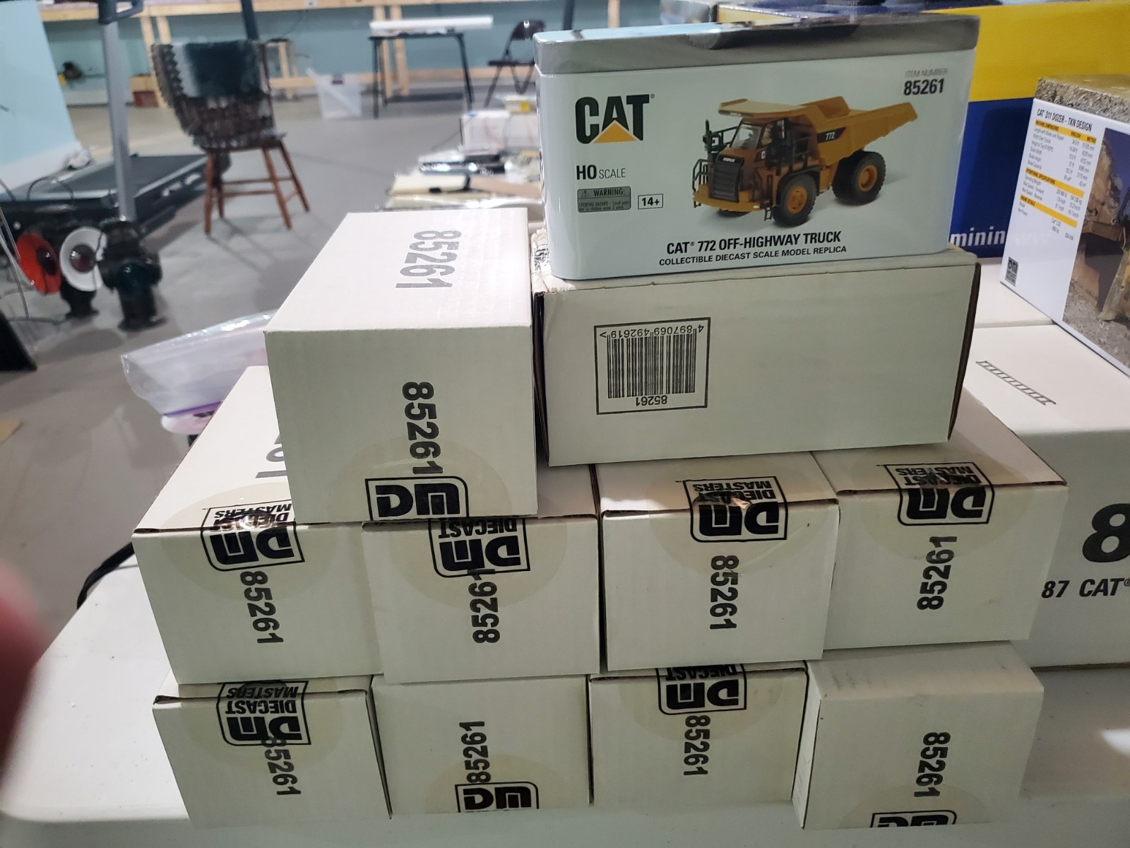 Diecast Masters 85261 Caterpillar 772 Off-Highway Truck 1/87 Scale Diecast Model