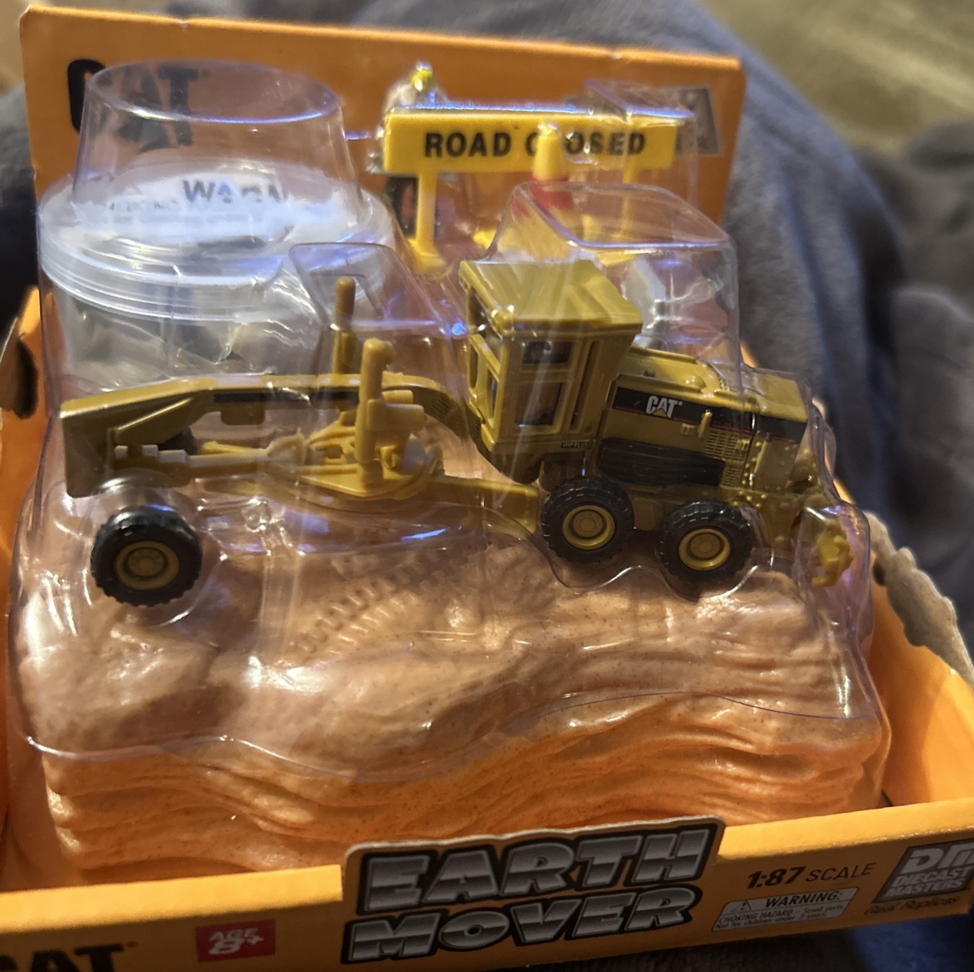 Diecast Masters 1:87 (HO) CAT 163H Motor Grader