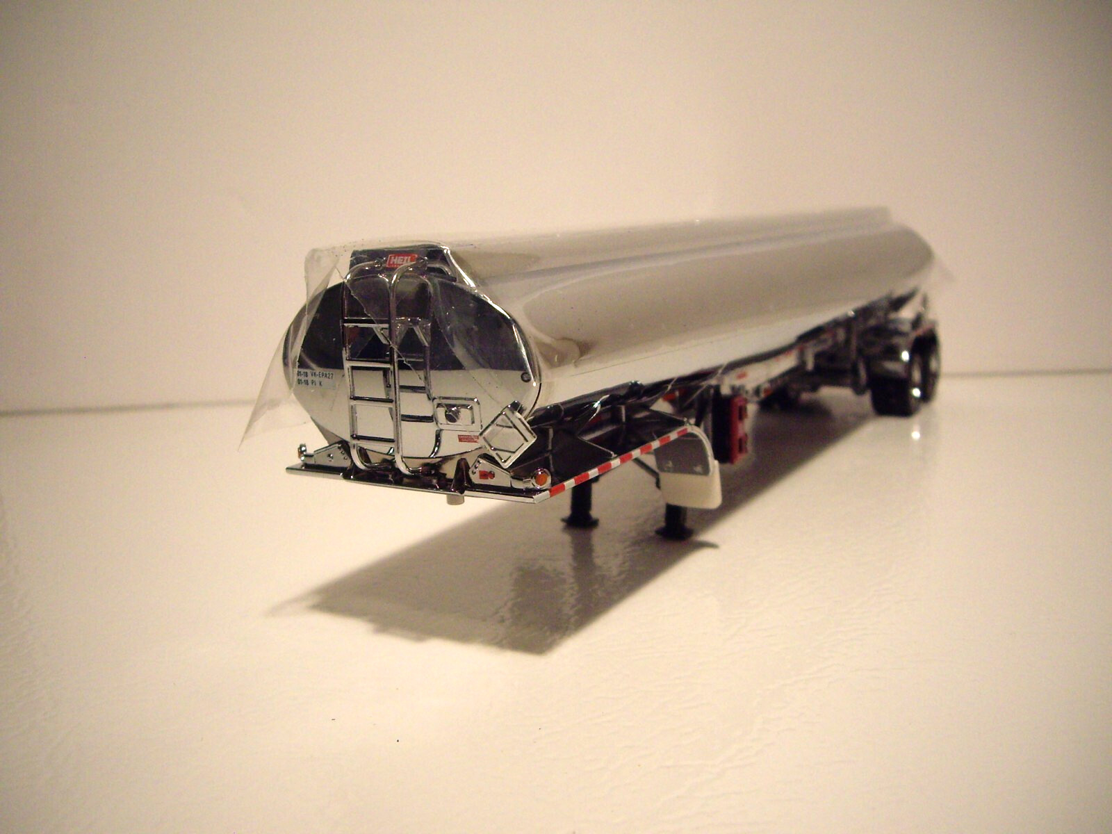 DIECAST MASTERS 1/50 RED KW T880 DAY CAB & CHROME HEIL FUEL TANKER FIRST GEAR