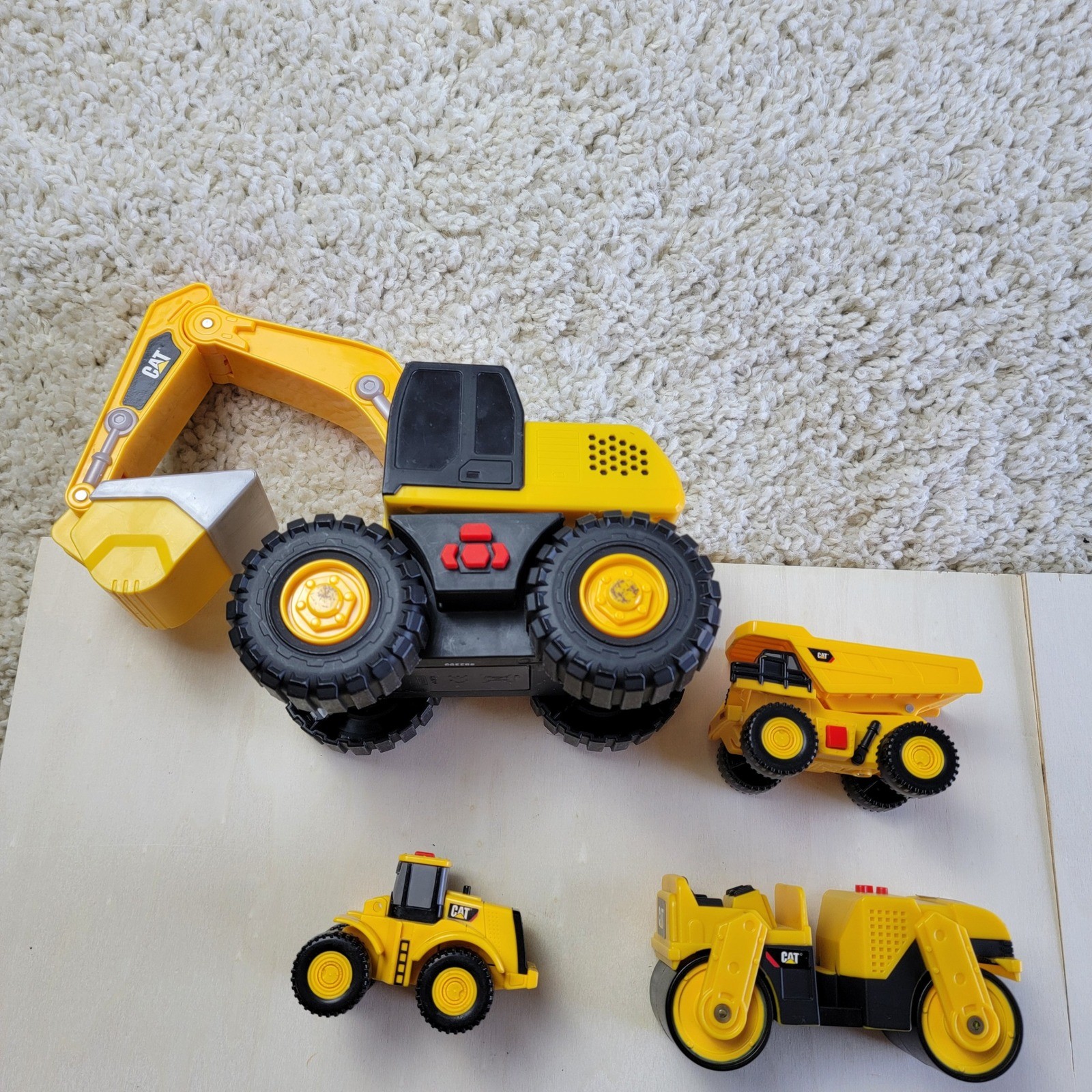 Caterpillar CAT Toy Construction Vehicle Lot Excavator Lights Sound 4pc