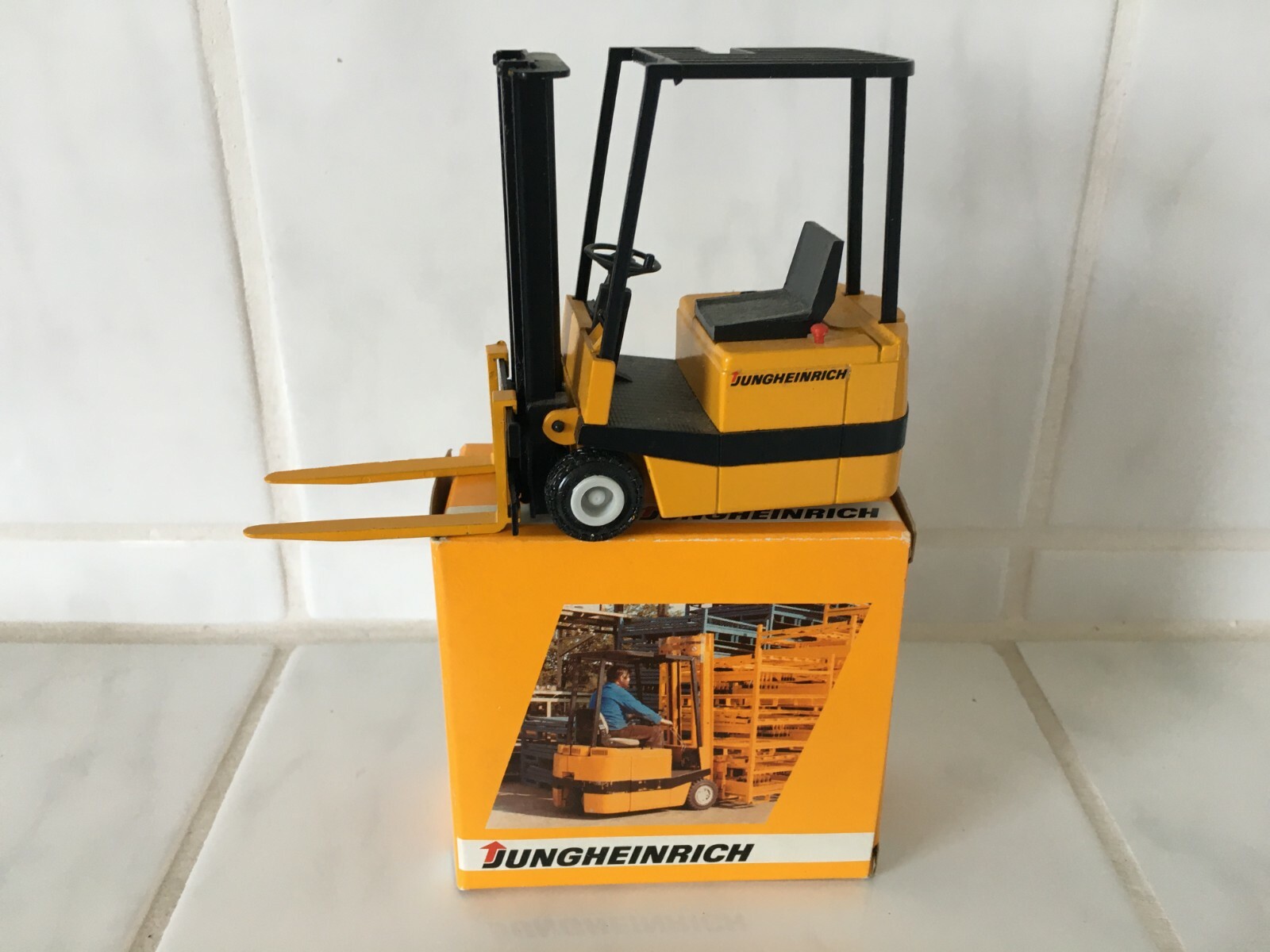 Jungheinrich 3-wheeler forklift truck fork lift VERY RARE Mint in Box