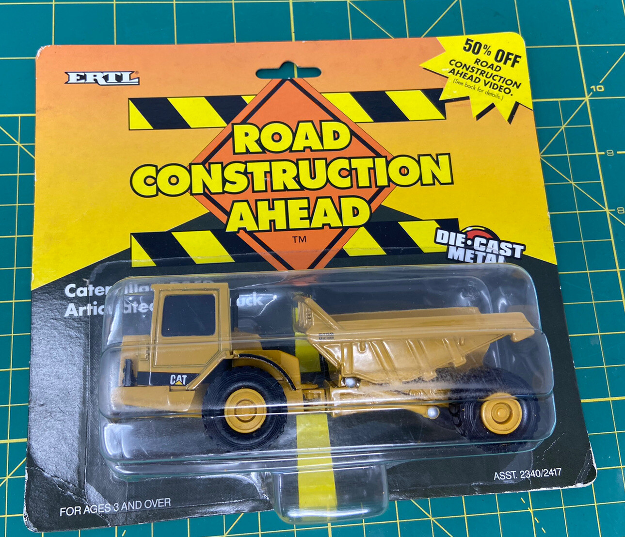 ERTL Caterpillar D25D Articulating Dump Truck Road Construction Ahead 1995