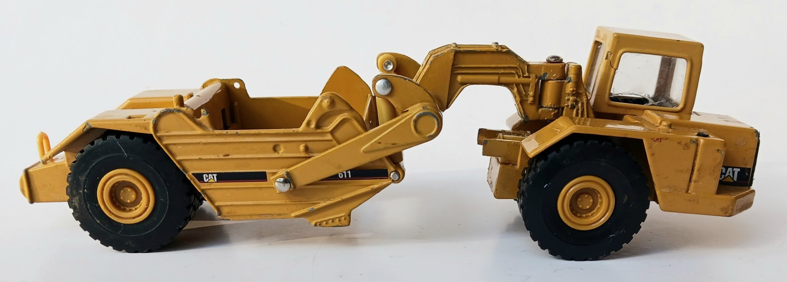 Norscot Group Caterpillar Cat 611 Wheel Tractor Scraper 7&Prime; Die-Cast Toy Vintage