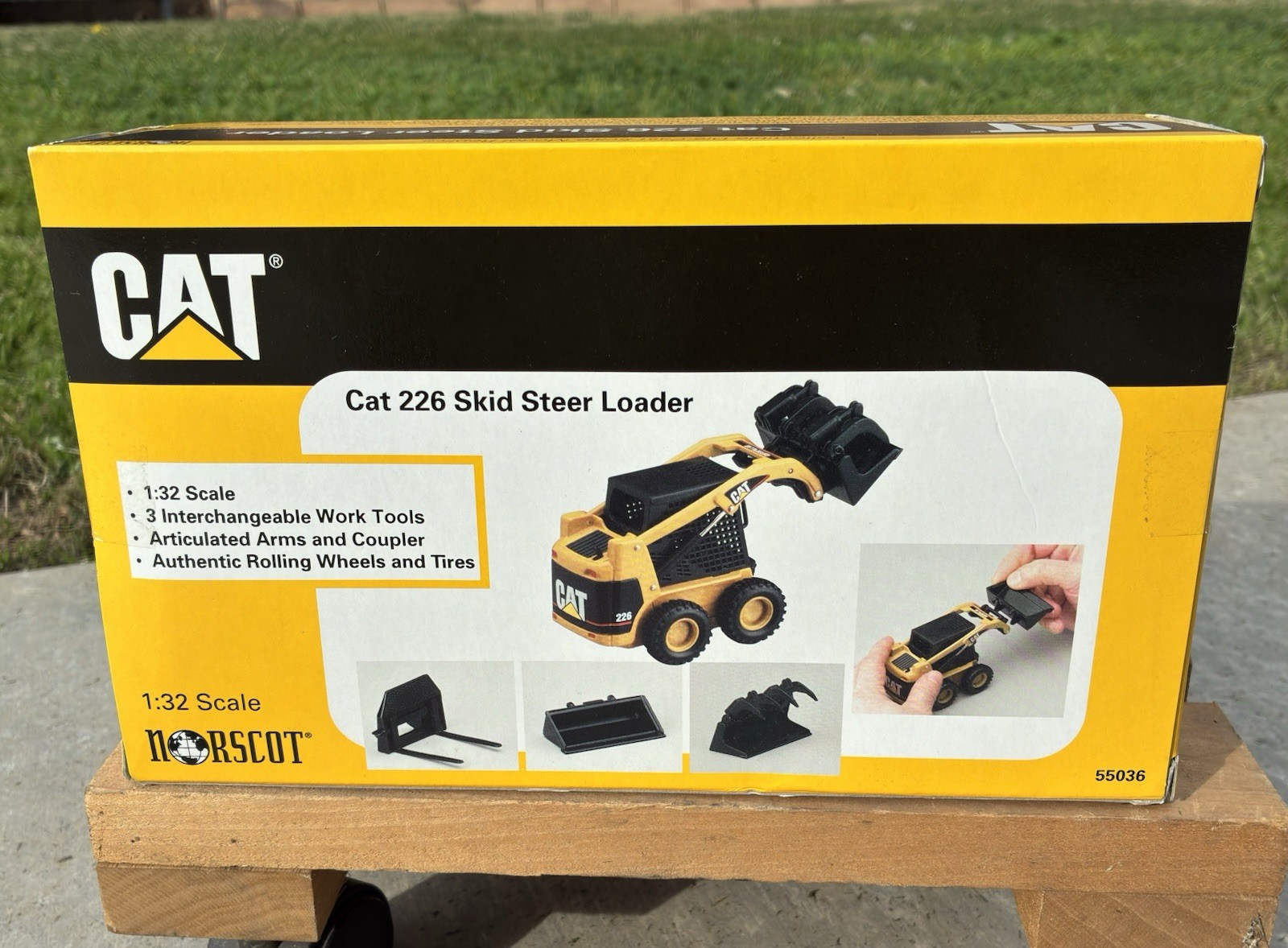 NIB – CAT 226 Skid Steer Loader [1:32 Scale] Norscot (55036) Diecast Metal 1999