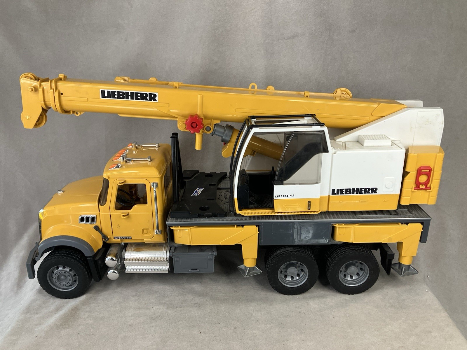 BRUDER 2818 Liebherr Crane Truck – Yellow