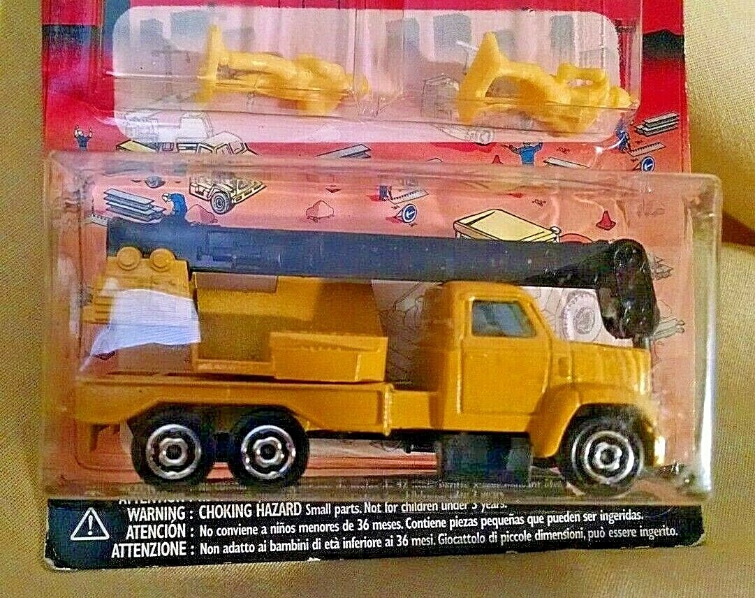 MAJORETTE NOS CONSTRUCTION TRUCK CRANE BOOM 2 MEN 1:100 283 251 DIE CAST YELLOW.