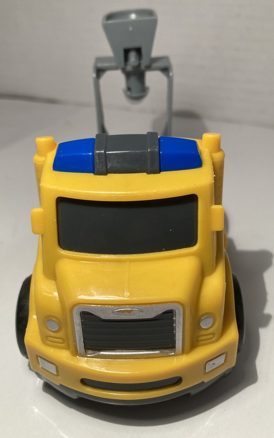 5&Prime; hard Plastic toy cement work truck No Mixer Part . Yellow