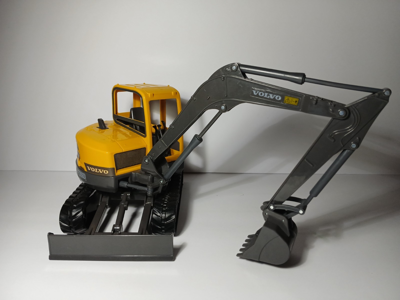 NEWRAY Volvo ECR88D Toy Excavator 1/18 Scale New Ray Loose Detailed Replica GUC