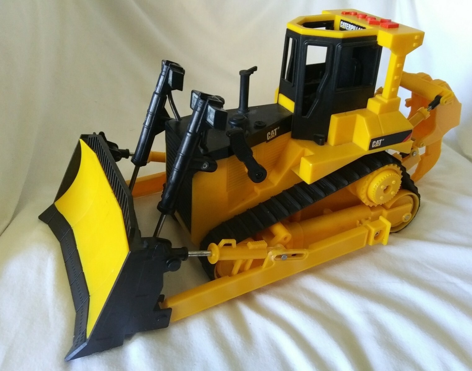 Vintage 1995 Toy State Industrial Cat Bulldozer Tractor Caterpillar Diesal Sound
