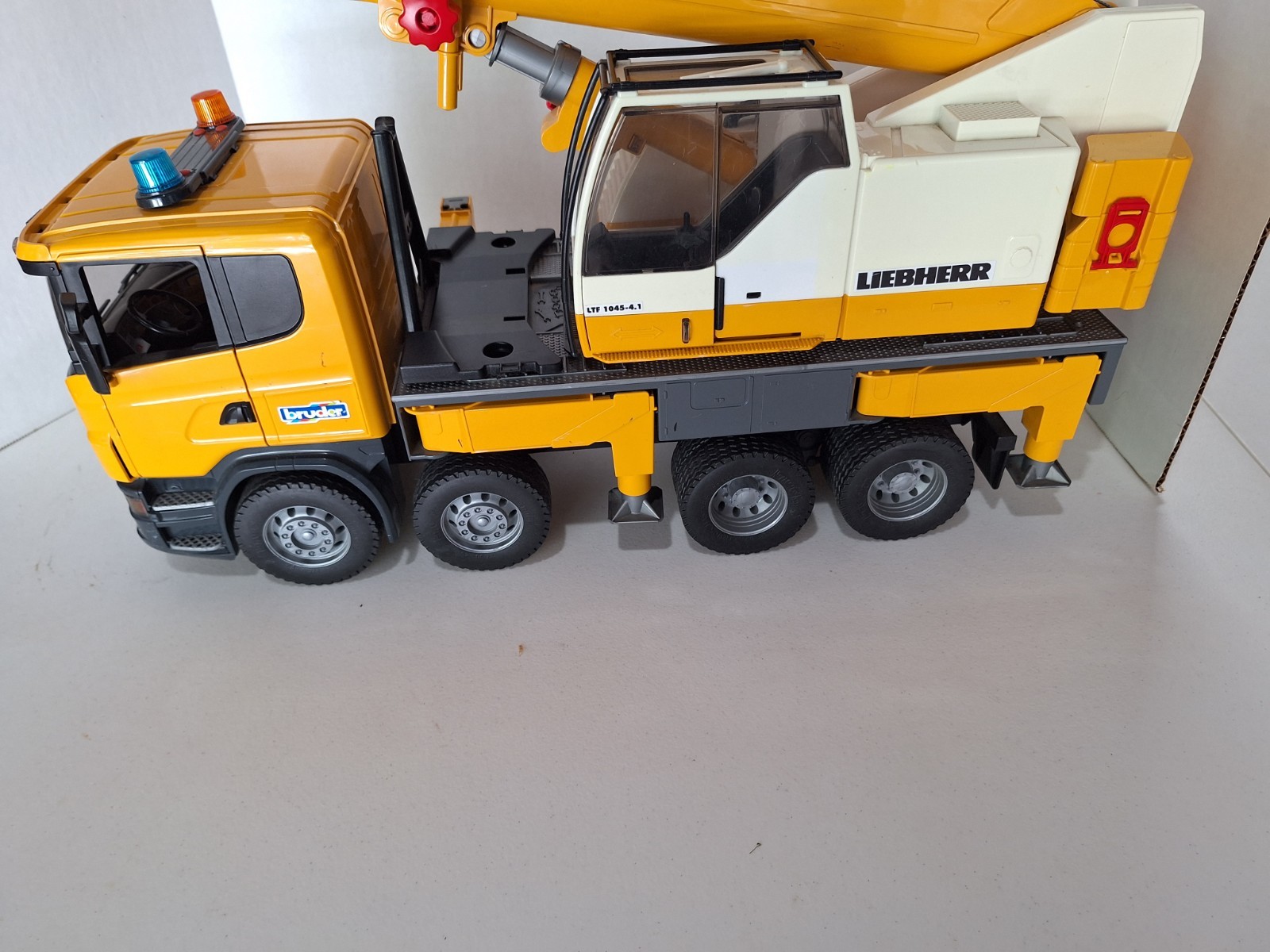2009 Bruder Scania LTF 1045-4.1 Crane « Liebherr » Truck KO-CS-2010 – 24&Prime; Long