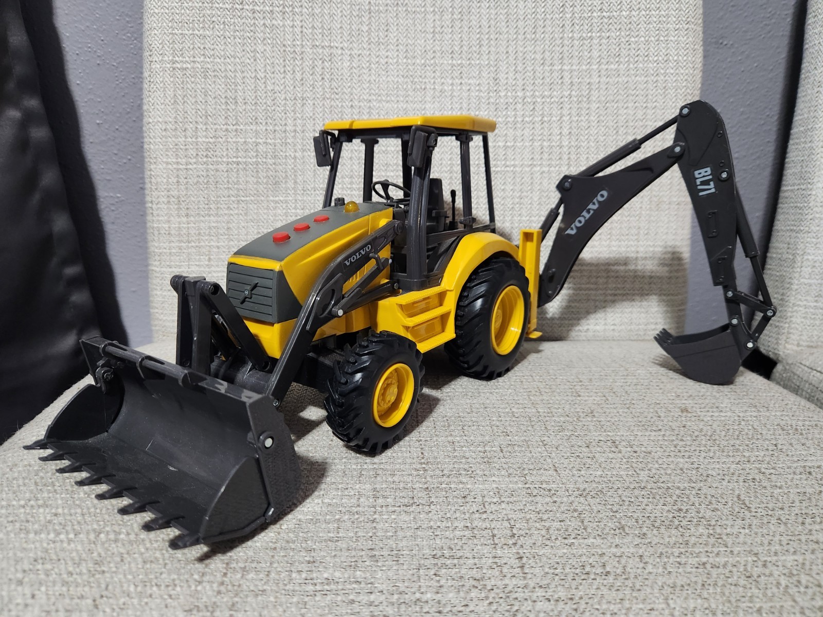 Volvo B71 Toy Backhoe Loader – Construction Vehicle – Realistic Action Toy