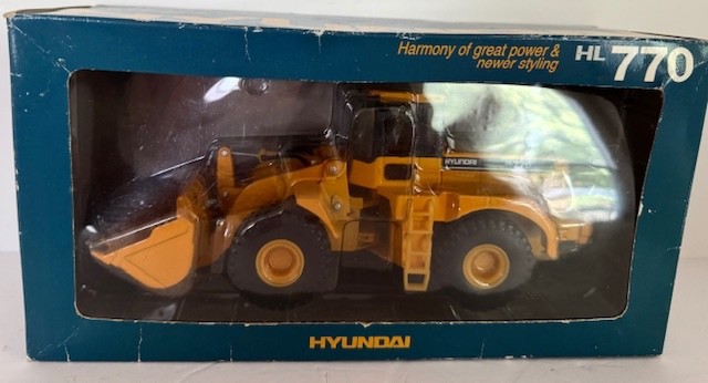 1:40 Hyundai HL770 Wheel Loader Diecast Model By Clover
