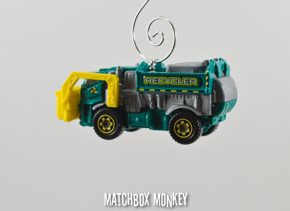 Green Recycle Garbage Trash Refuse Truck Custom Christmas Ornament 1/64 Adorno