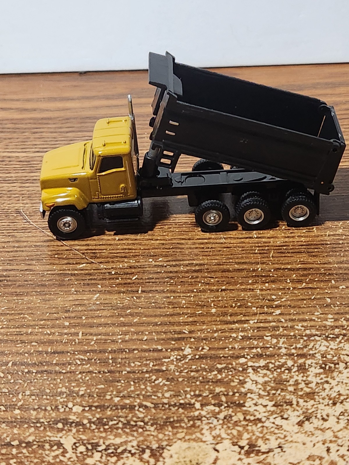 Cat Tri Axle Dump Truck