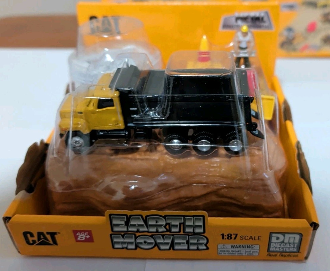 (6) Diecast Masters Caterpillar Diecast Earth Movers 1:87 Earth Movers -HO Scale