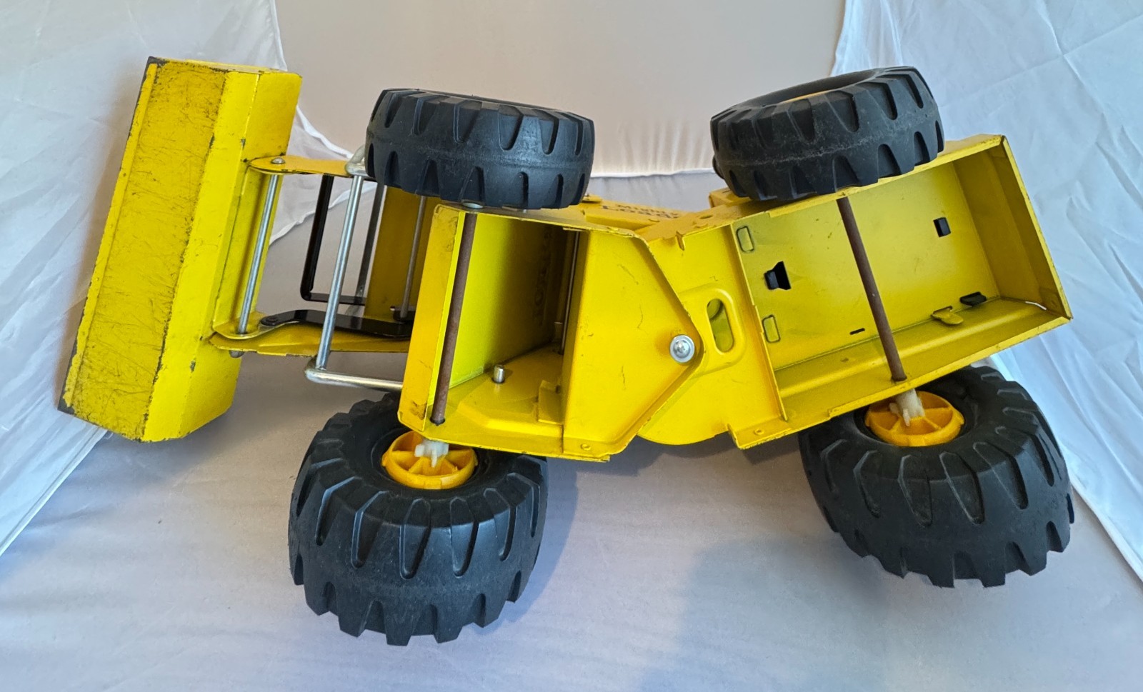1967 MIGHTY TONKA DIESEL FRONT END LOADER TRACTOR PRESSED STEEL – Very Clean