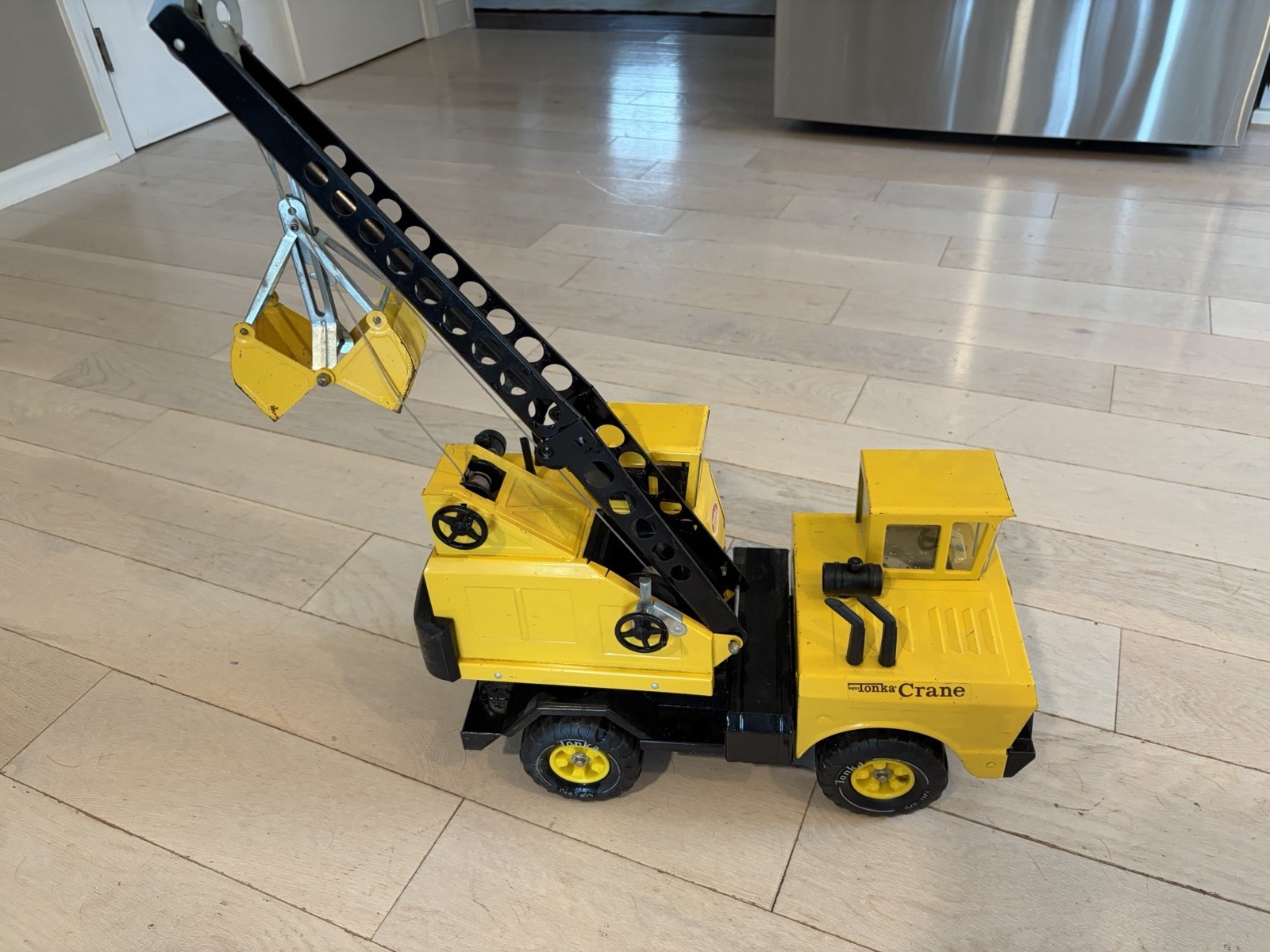Vintage 1970&rsquo;s Mighty Tonka Mobile Crane Metal Truck & Bucket MR970 Rare GREAT!