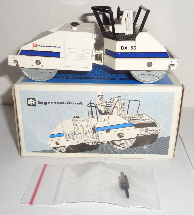 NZG #203 1/50 Ingersoll-Rand DA50 Vibratory Asphalt Roller Compactor – Boxed
