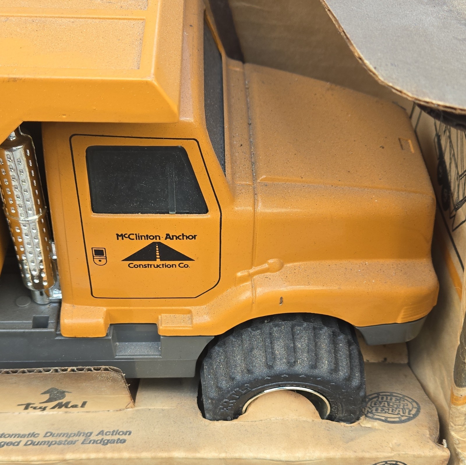 ERTL 1/16 Automatic Dump Truck Hydraulic Operating Dump Box Diecast 3414