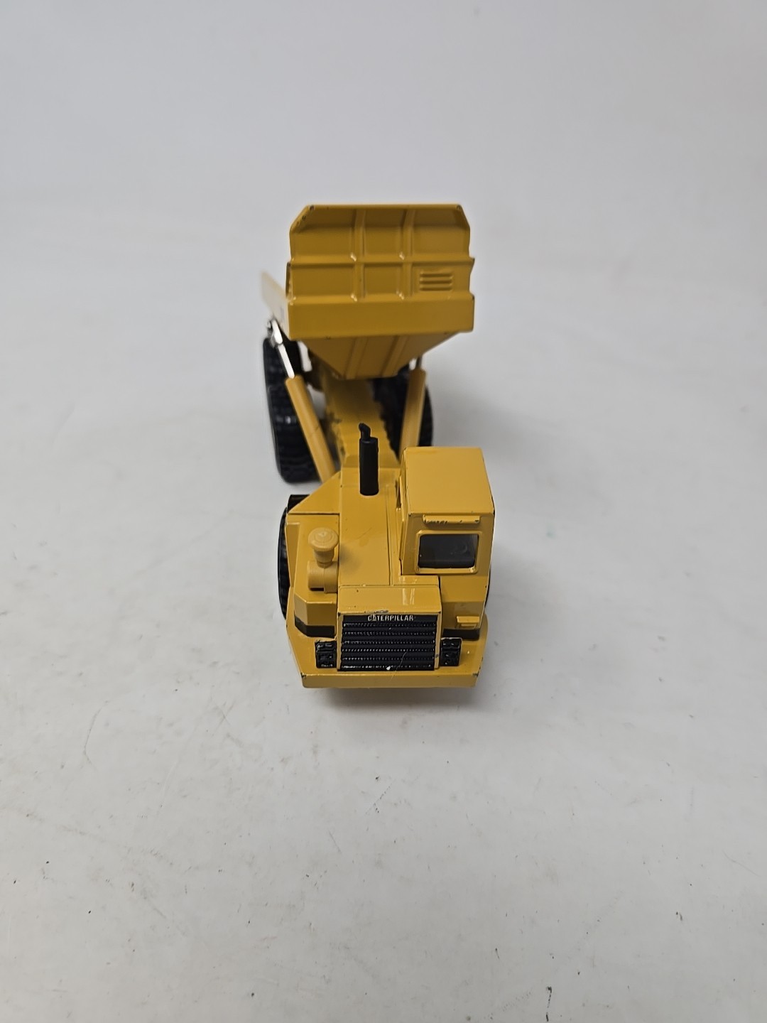 ERTL Die-Cast CAT Caterpillar D350D Articulated Dump Truck 1/50 Scale