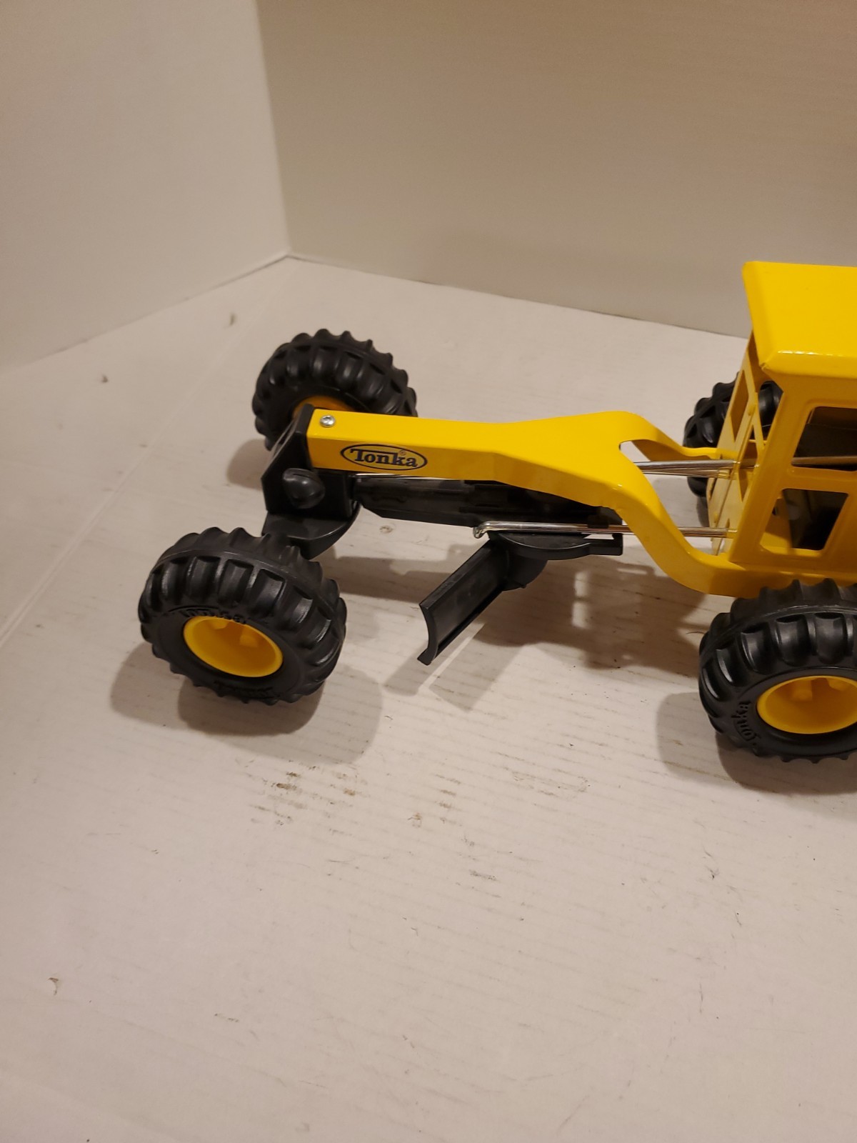 Vintage 1999 Tonka Pressed Steel Road Grader Tractor Toy (Lightly Used)