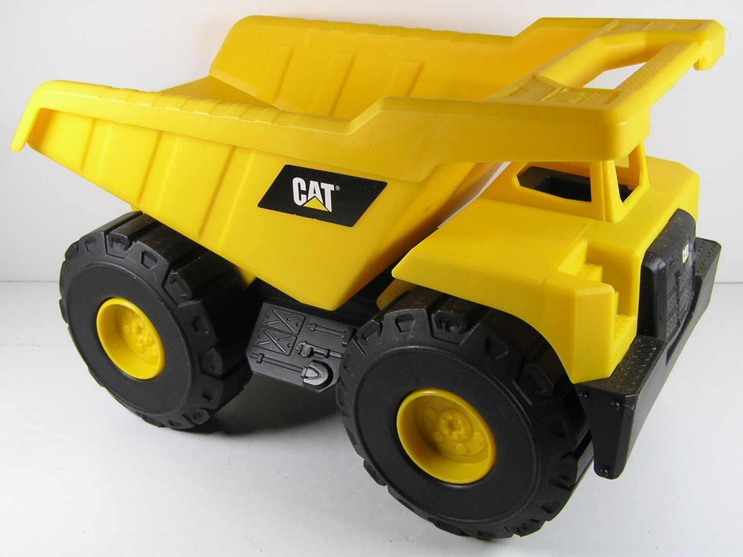 Funrise CAT Yellow Dump Truck Construction Vehicle 10&Prime; Long Plastic Vietnam 2019