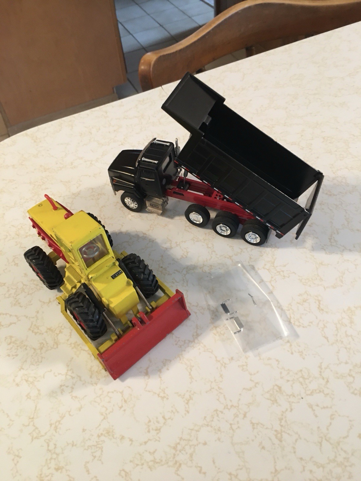 CONRAD , INTERNATIONAL 5600I , DUMP TRUCK . DINKY , MICHIGAN 180-111 , DOZER .