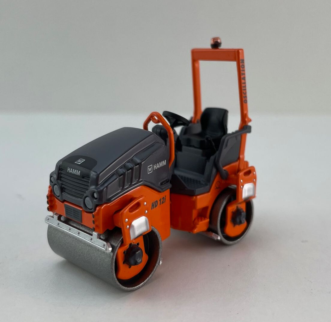 NZG 10871 HAMM HD 12e VO Tandem Roller with Vibratory Oscillation Drum 1:50