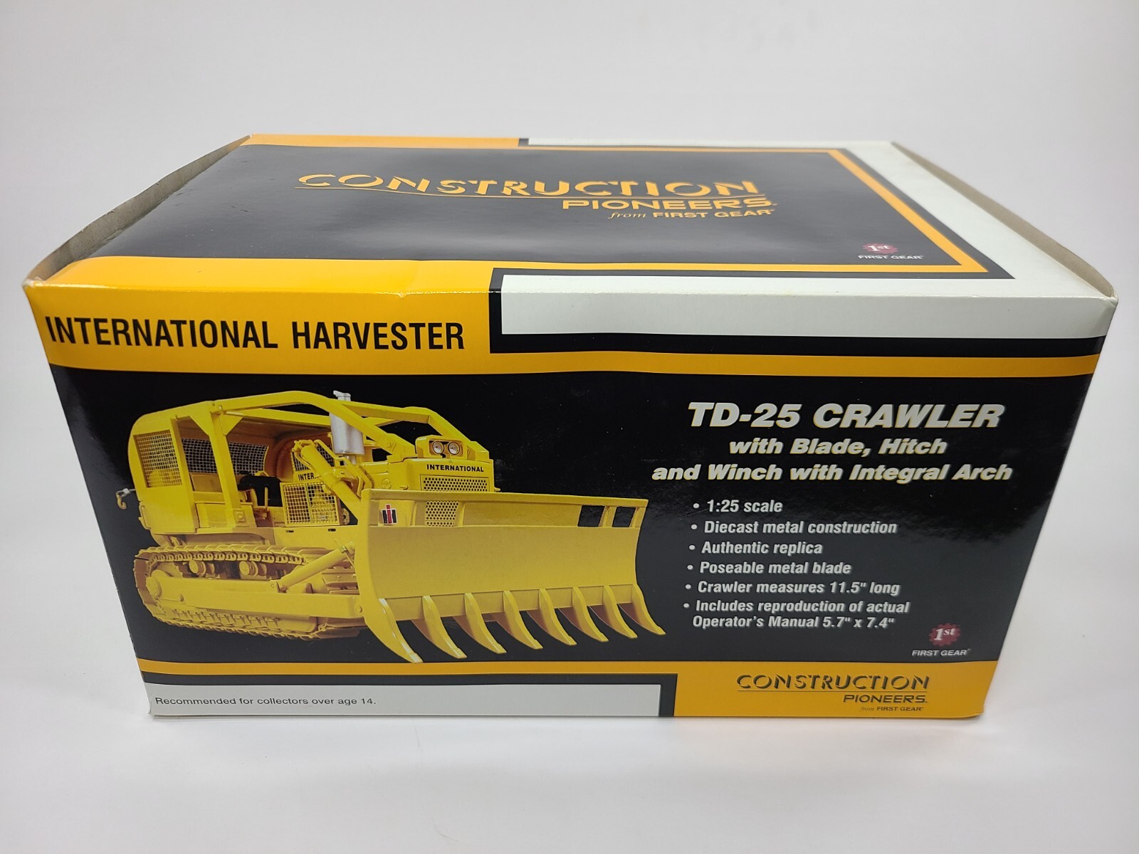 International IH TD-25 Dozer Integral Arch – First Gear 1:25 Scale #40-0208 New