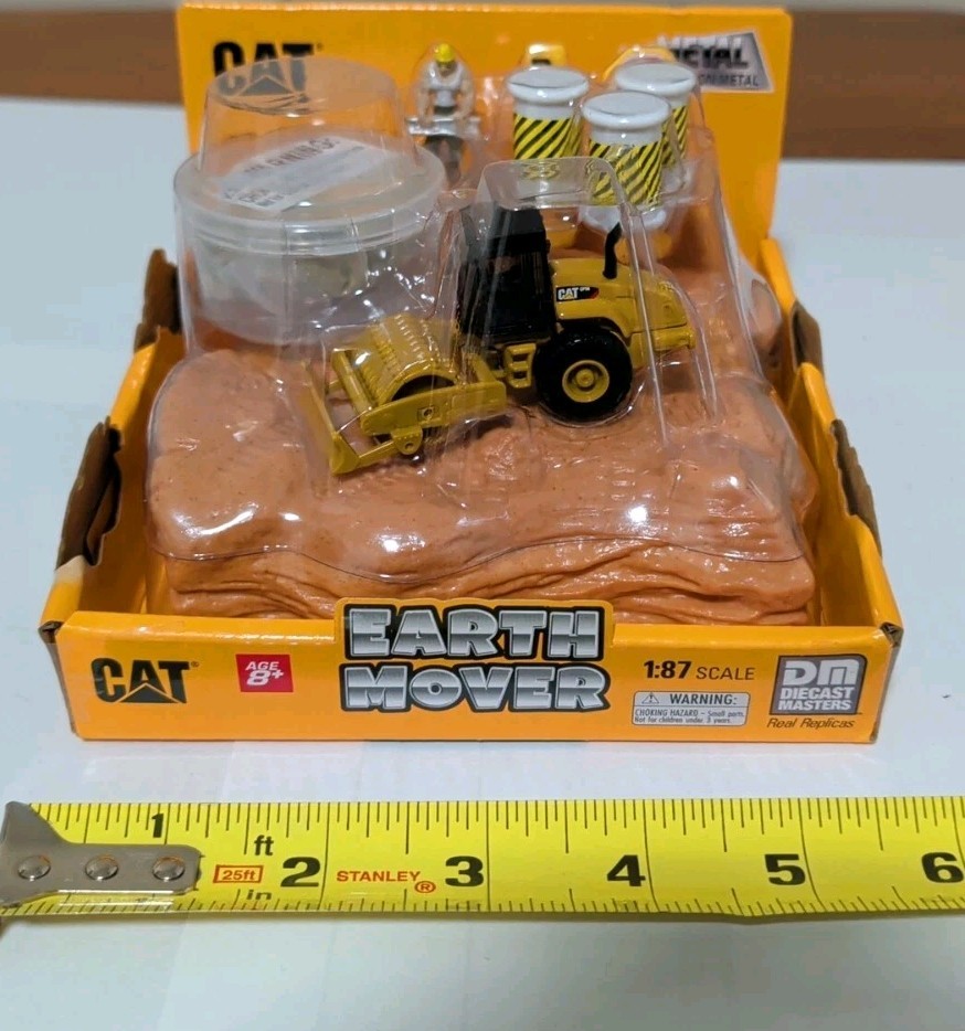 (6) Diecast Masters Caterpillar Diecast Earth Movers 1:87 Earth Movers -HO Scale