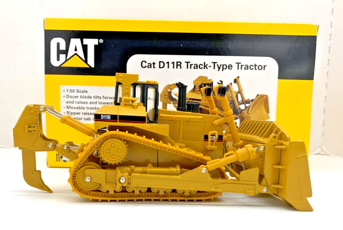 1999 Norscot Cat D11R Track-Type Tractor Die-Cast 1/50 Scale