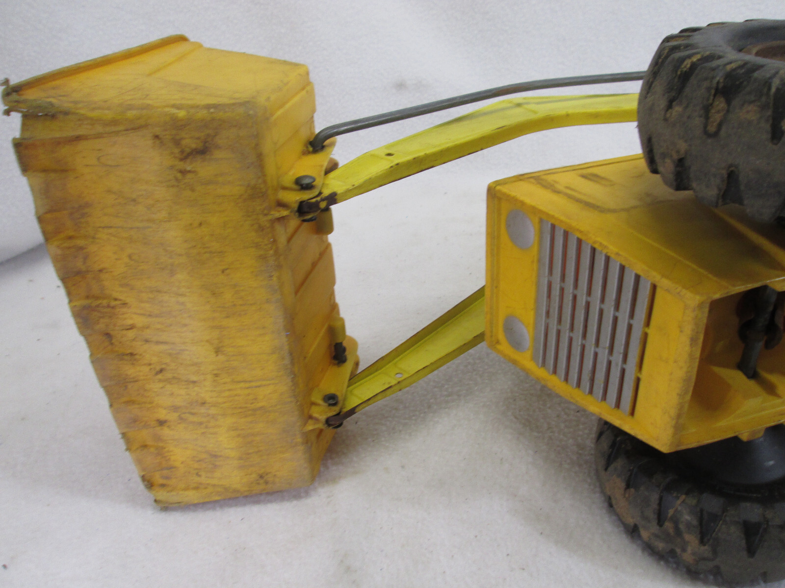 Vintage Mattel 1963 Vrroom plastic skip front loader