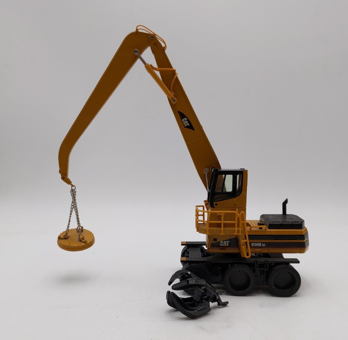 Norscot 1:50 Scale Caterpillar CAT W345B 3 Axle Material Handling Excavator