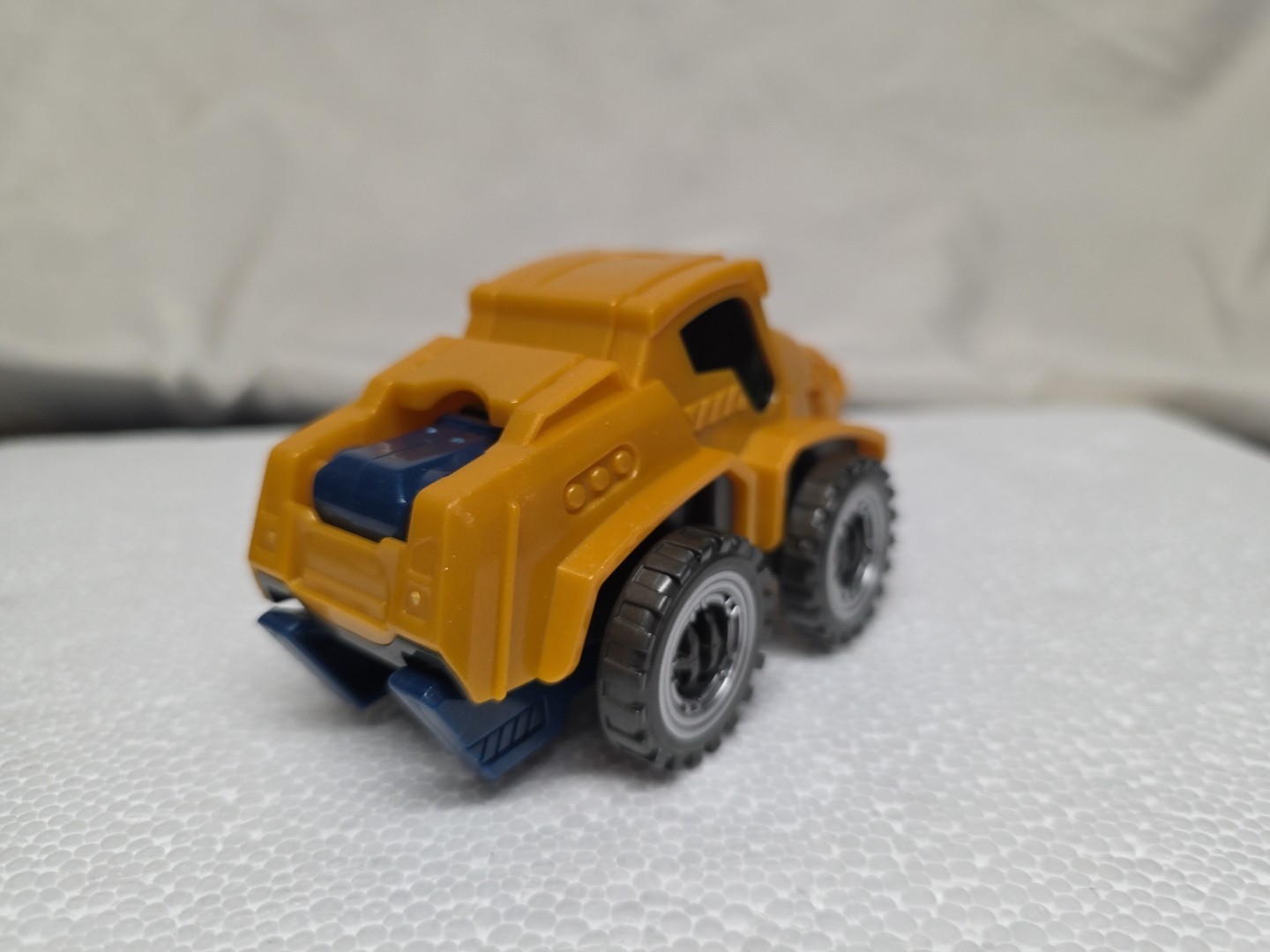 Unbranded Yellow/Blue Construction Vehicle 6&Prime; Long Part Of Dinosaur Transformer