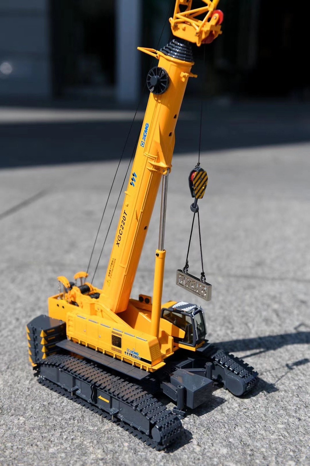 1: 50 XCMG Group XGC220T telescopic arm crawler crane alloy model NZG OEM