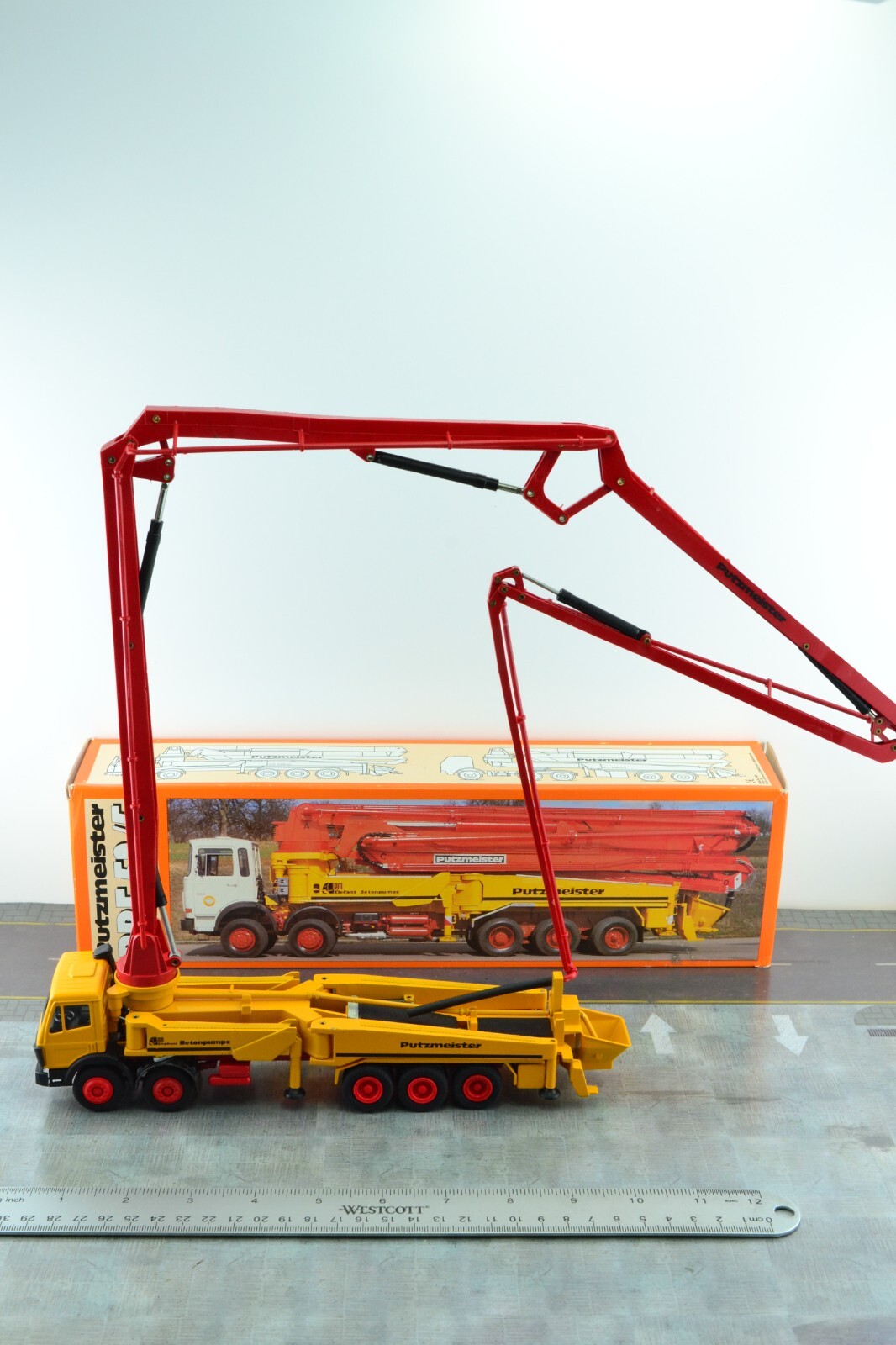 Conrad BP1297 Mercedes Putzmeister Concrete Pump Truck Diecast Metal 1/50