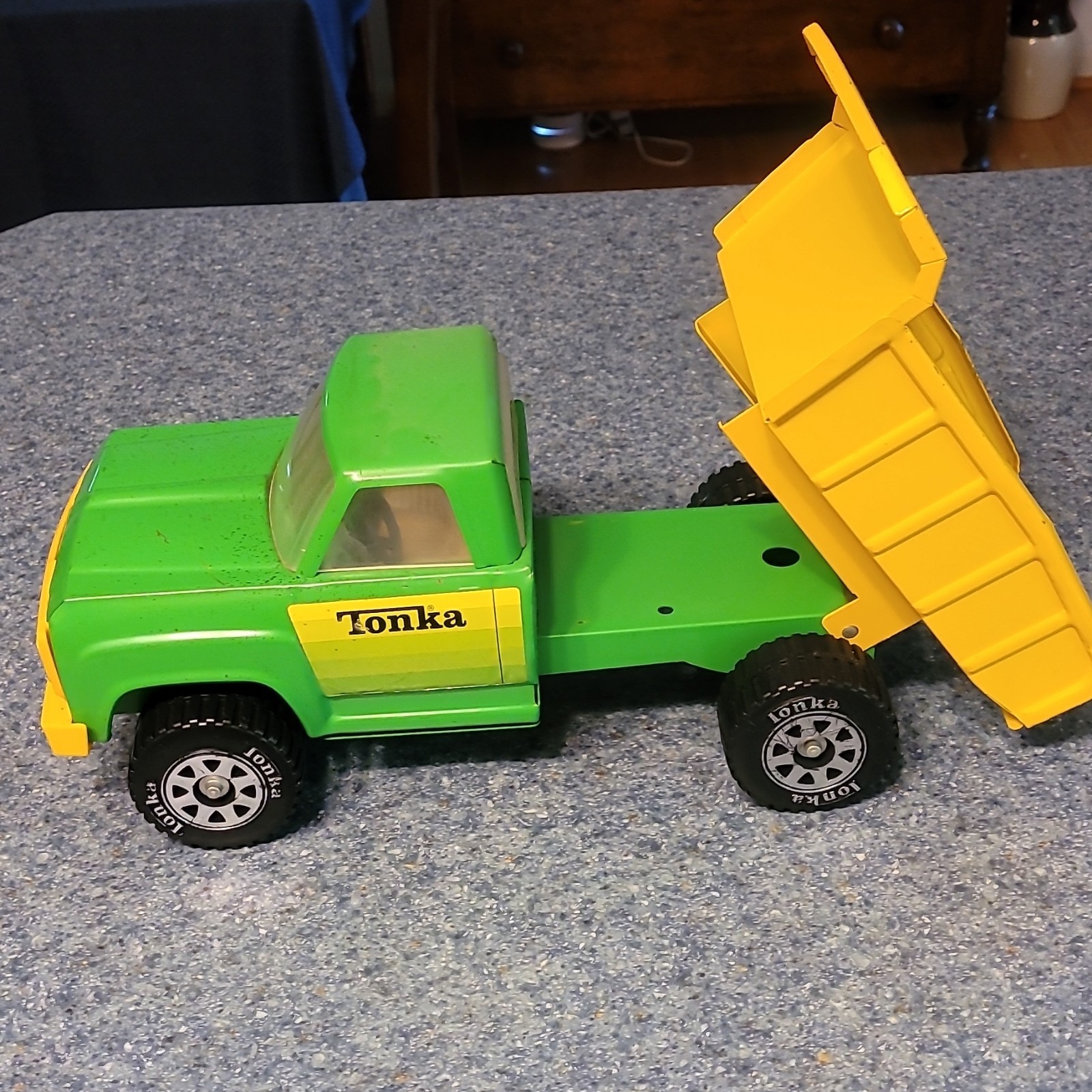 Tonka 13190 Green & Yellow Dump Truck Construction Toy Pressed Steel 1:18 Scale