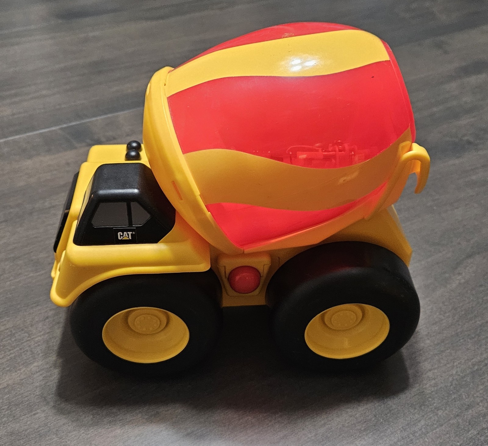 CAT Caterpillar Toy Concrete Cement Mixer Truck Lights Sound Drives