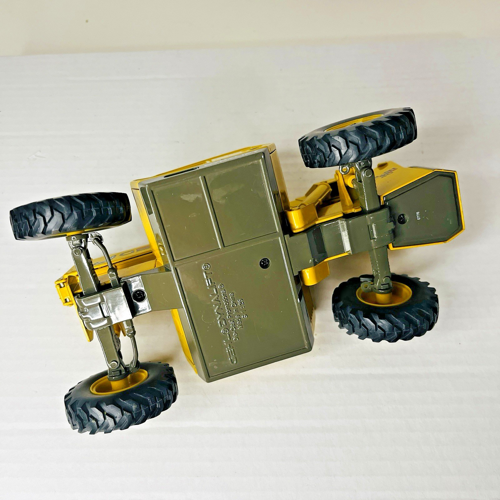 GEHL Telescopic Handler DL-6L Die Cast 1/25 Truck Model Missing Parts – READ