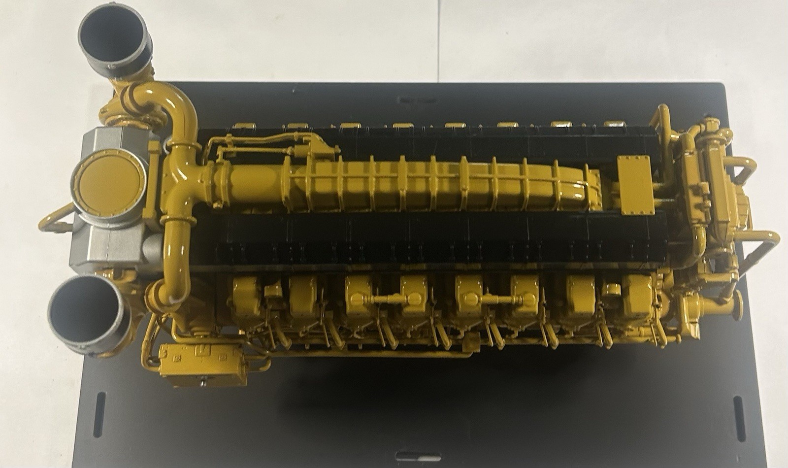 Caterpillar G3616 A4 Gas Compression Engine 1:25 Diecast Masters 85706 High Line