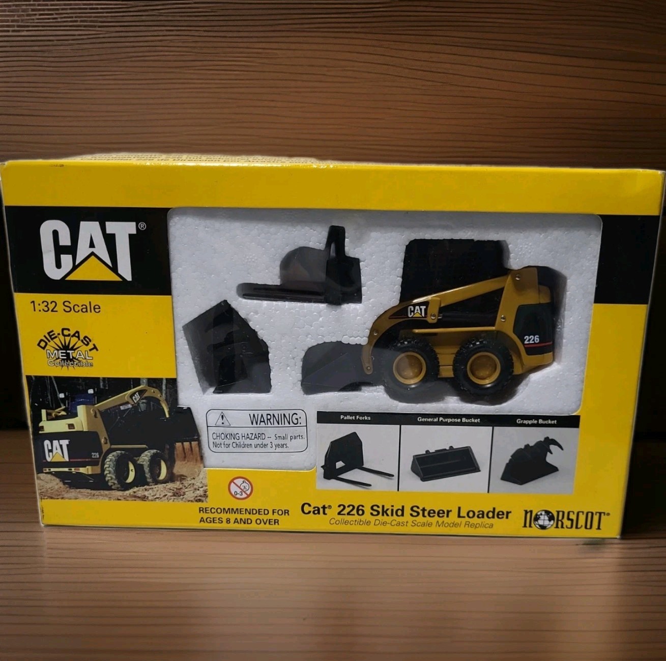 Caterpillar Cat 226 Skid-Steer Loader – Norscot 1:32 Scale Model #55036 New