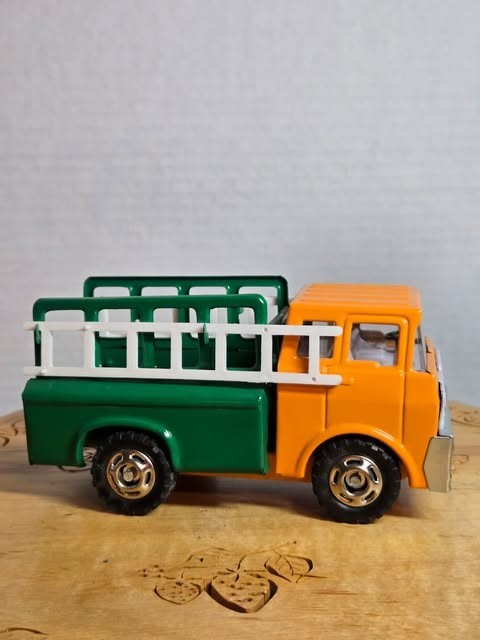 Vintage original 1971 Louis Marx Co. Stake Bed utility truck with ladder