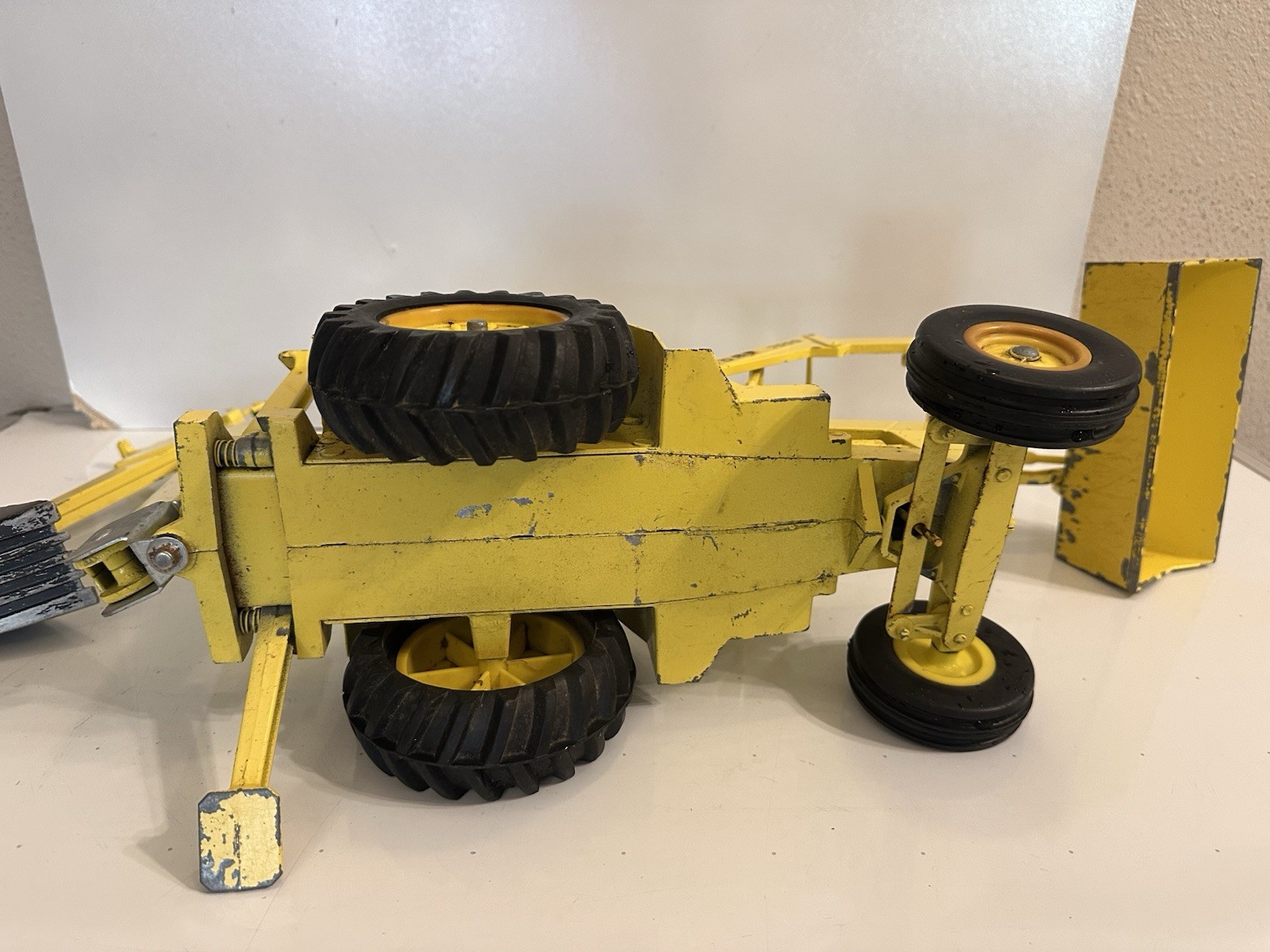 ERTL Vintage 1:22 Scale Diecast Ford 7500 Backhoe Loader Tractor Excavator