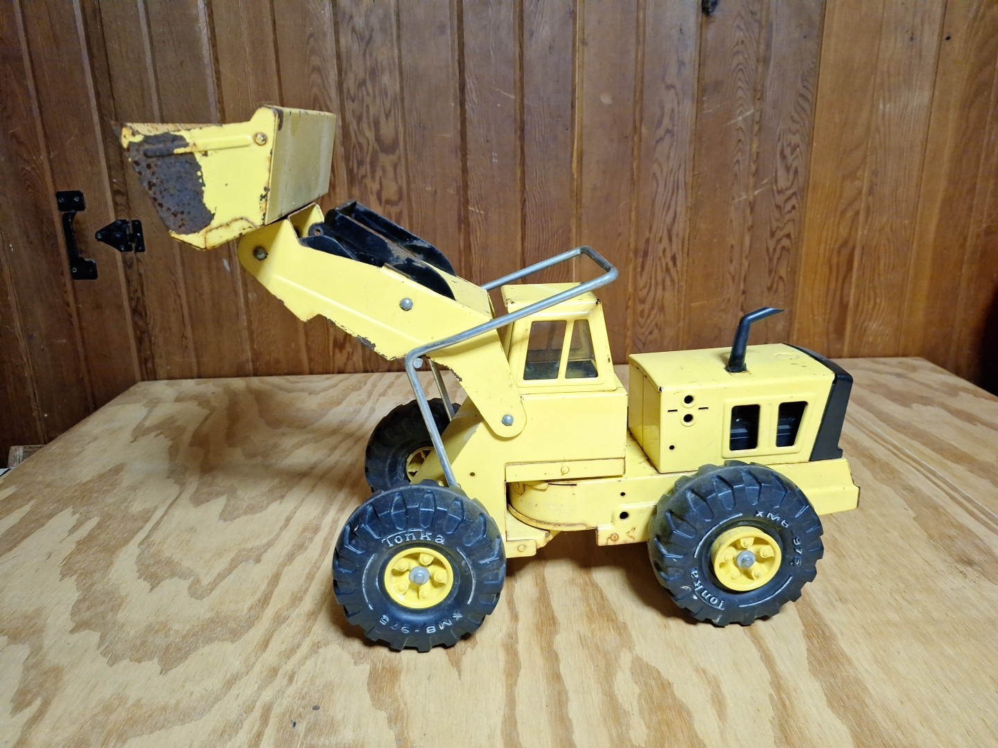 Vintage 1970&rsquo;s Mighty TONKA XMB-975 Pressed Steel Front End Loader Works Great