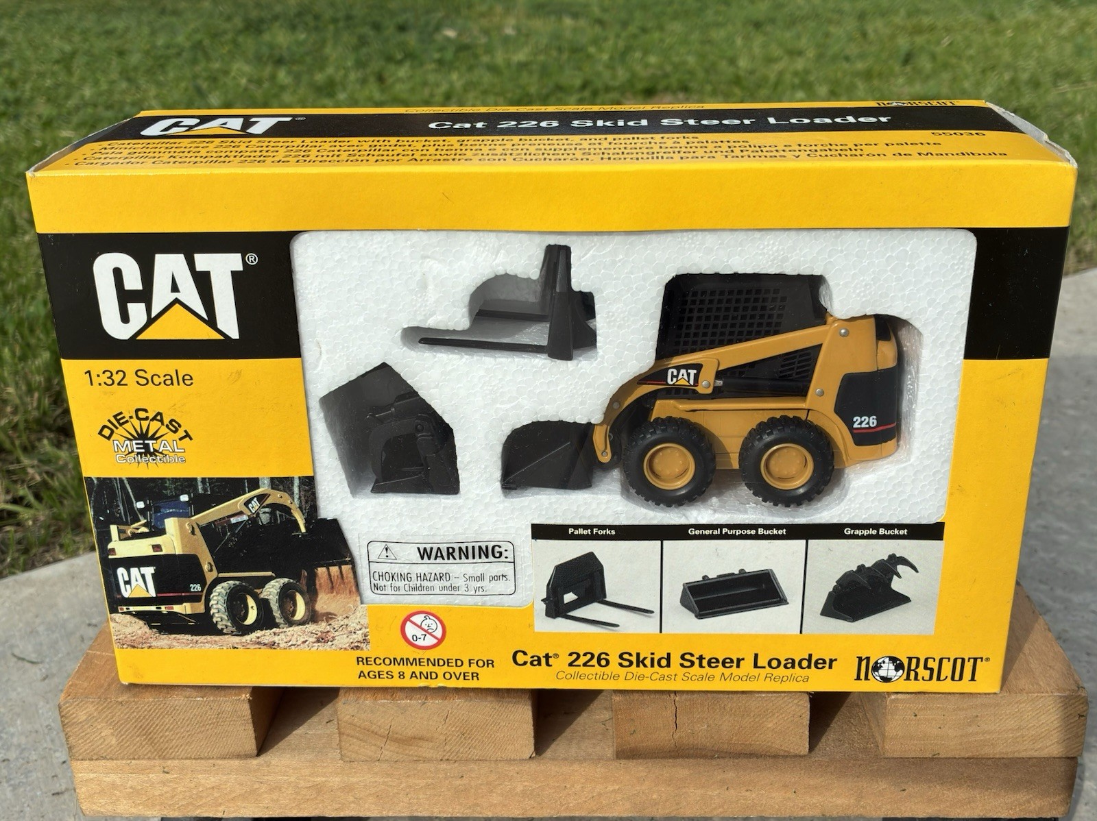 NIB – CAT 226 Skid Steer Loader [1:32 Scale] Norscot (55036) Diecast Metal 1999